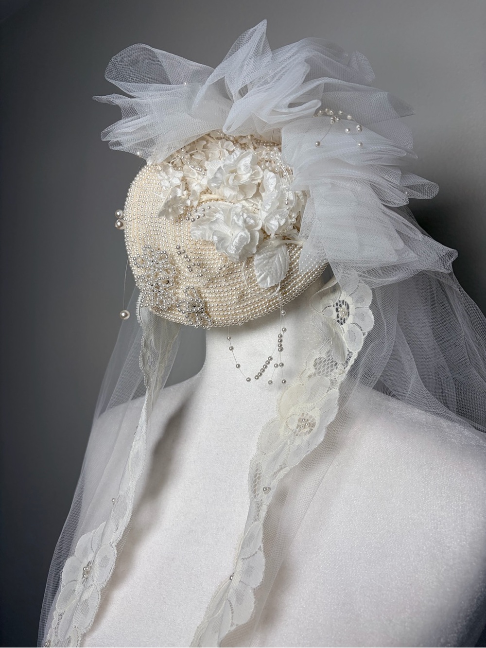 Ivory Lace-Edged Bridal Veil with Floral Applique